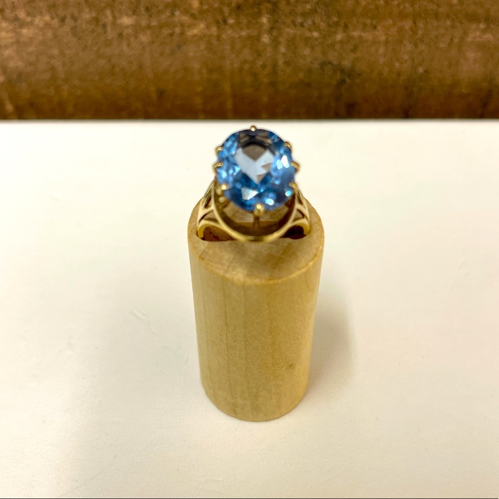 Gold Oval Blue Topaz Siffari